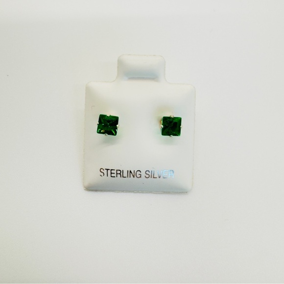 Brand New 5mm CZ Sterling Silver Green Stud Earrings - Picture 1 of 5